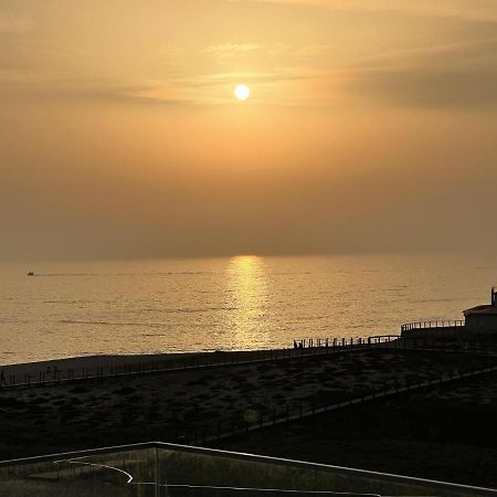 Povoa De Varzim-Sleeps4-Beachfront-Ac-Parking Exterior photo